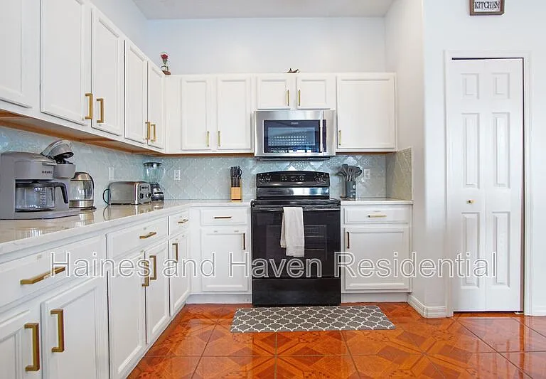 403 Corvina Dr — Photo 18