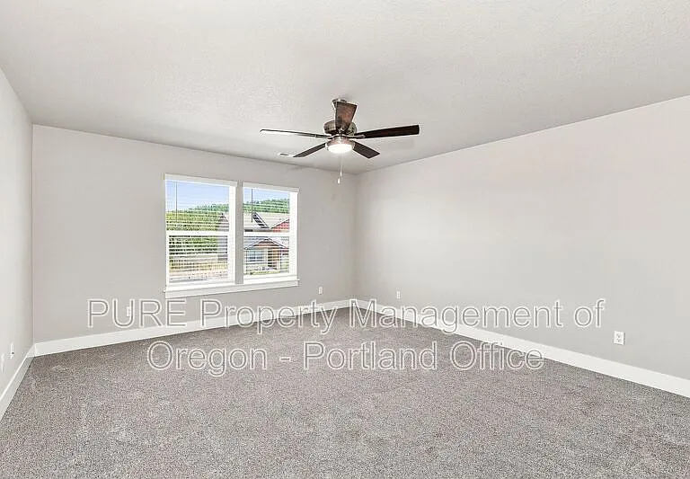 582 NE Alderwood Dr — Photo 23