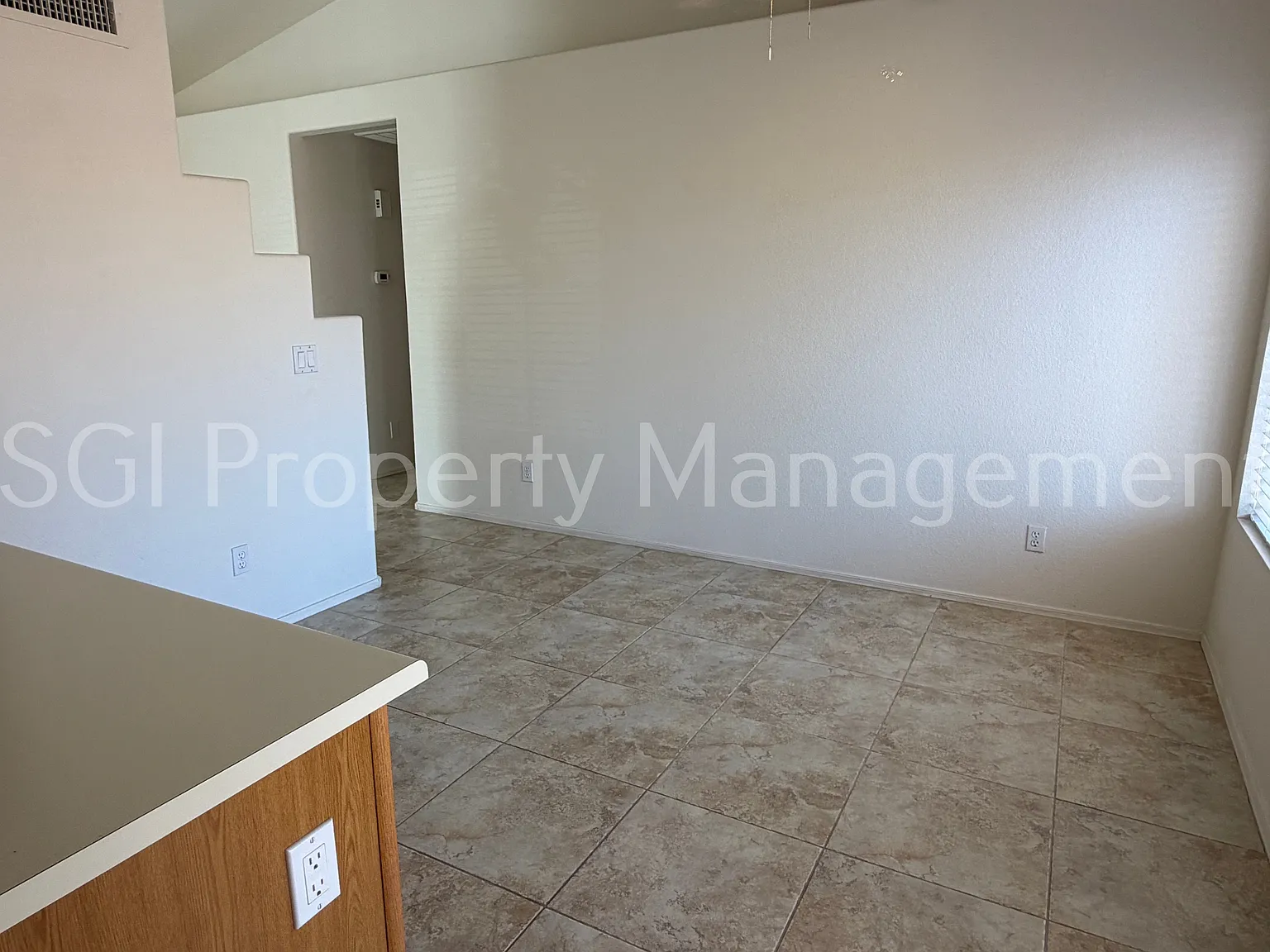 3 Bedroom Glendale Home — Photo 3
