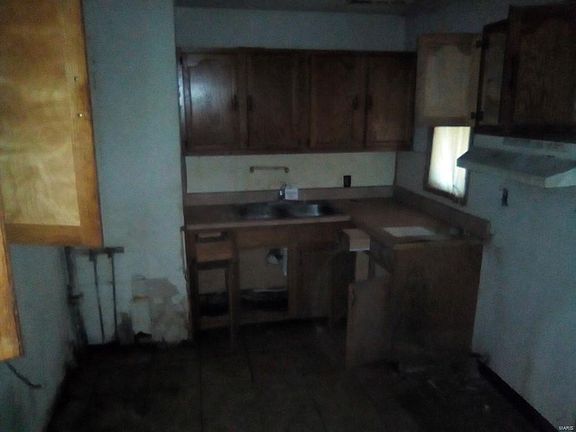 5th image of 305 N 69th St