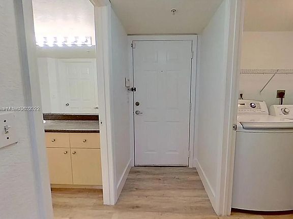 5th image of 2544 Centergate Dr APT 303