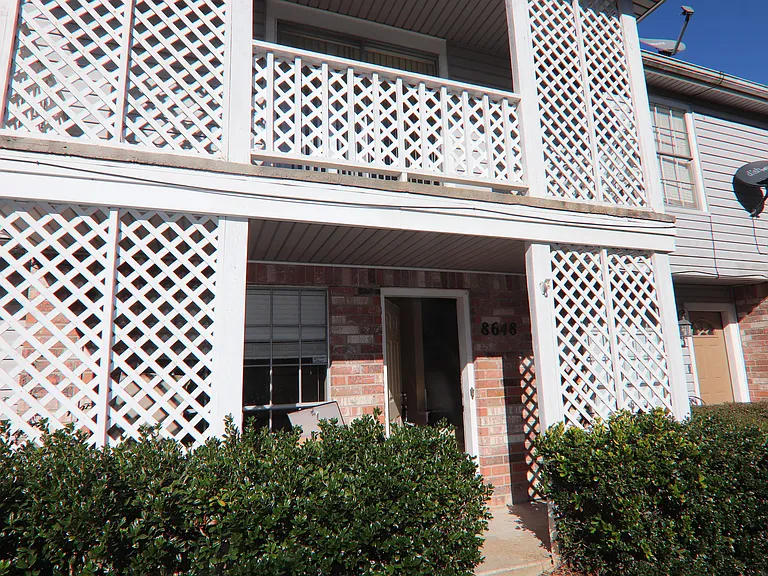 8648 Glen Meadow Ln — Photo 2