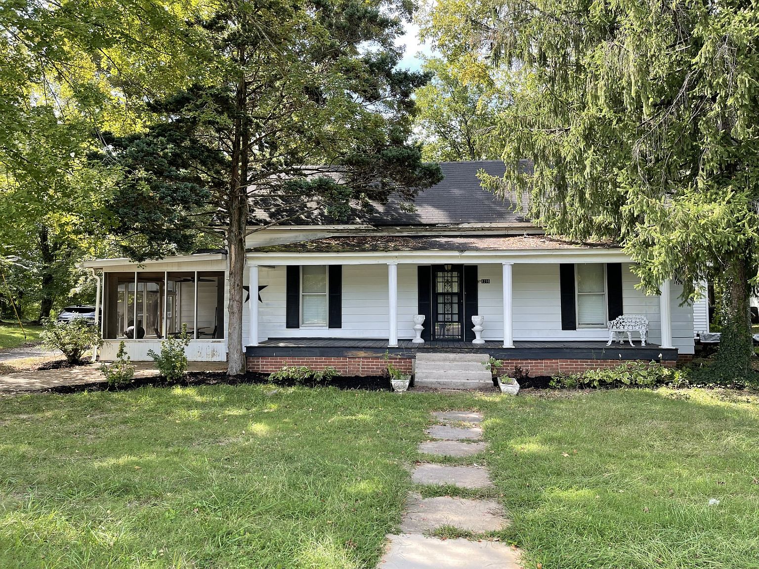 1216-n-market-st-paris-tn-38242-zillow