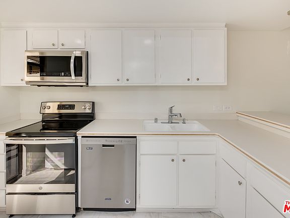 3rd image of 4265 Marina City Dr