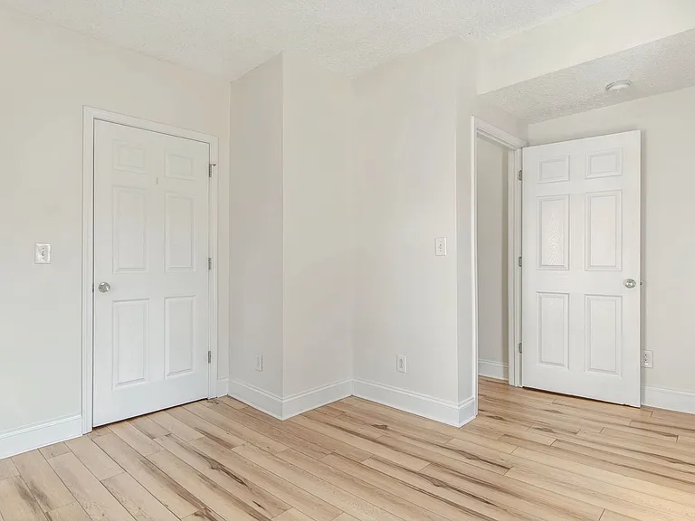 152 N Main St — Photo 27