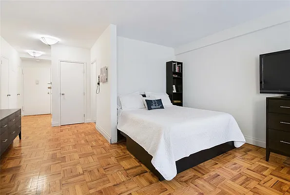 Sold by William Raveis Real Estate | media 6