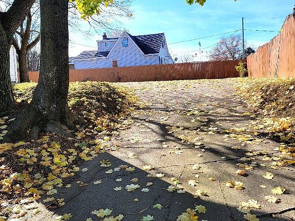 5th image of 4477 W 28th St