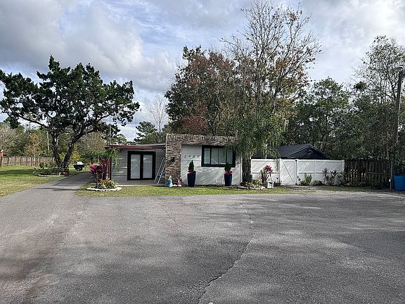 3rd image of 2909 N 6th St