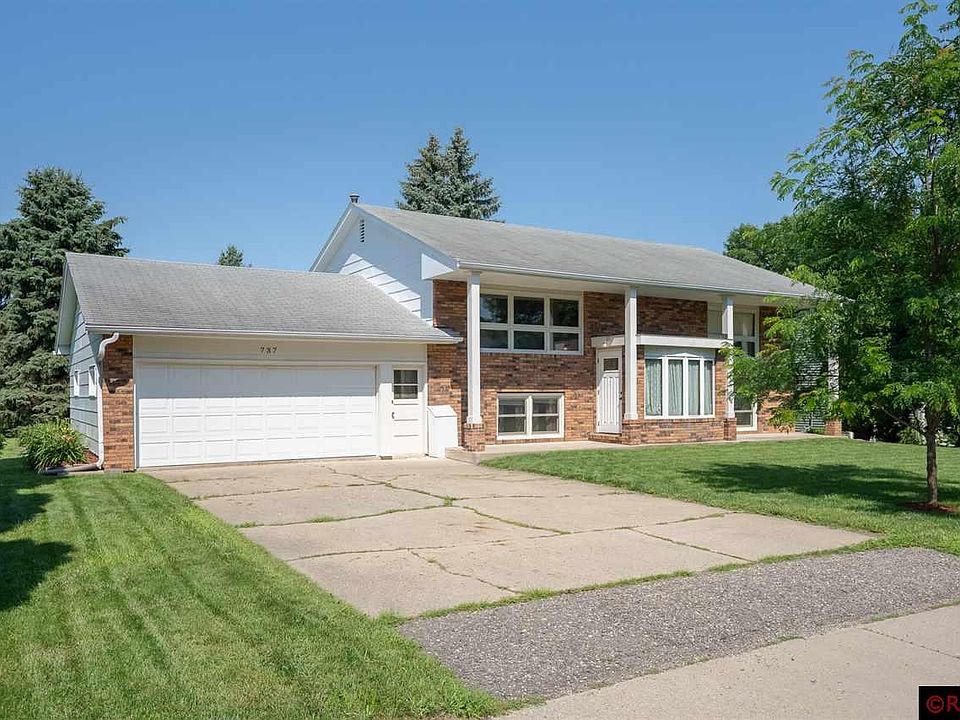 1st image of 737 James Ave
