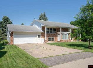737 James Ave, Mankato, MN 56001