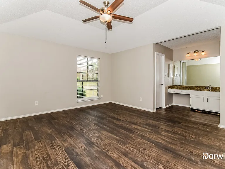 1007 Courtney Dr — Photo 8