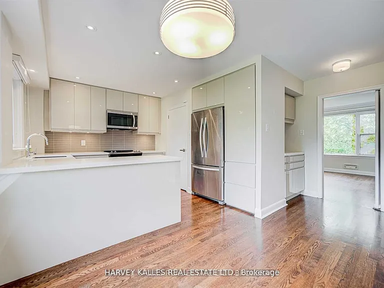209 Lytton Blvd — Photo 9