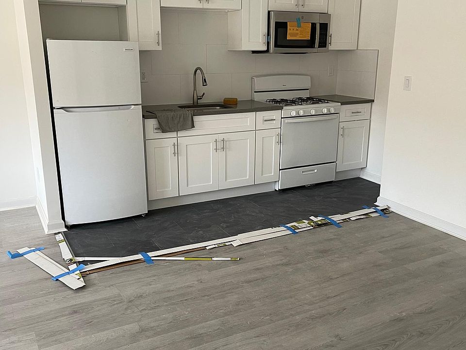 1st image of 253 Robinson Ave Floor 1
