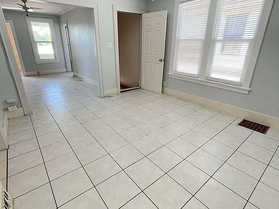 3rd image of 1140 Giles Blvd E #1138
