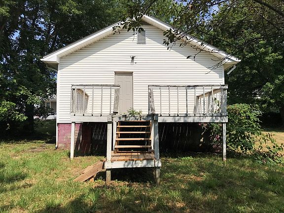 4th image of 1420 4th St