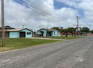 618 E Laurel St, Rockport, TX 78382