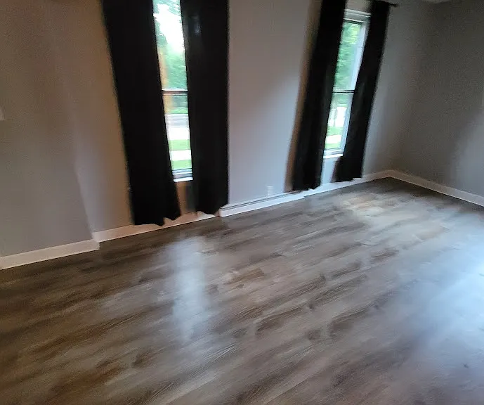 437 E Doty Ave — Photo 17