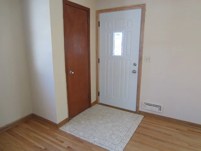 Well Maintained 3 Bedroom Home, Fenced Yard, Great Location — Photo 2
