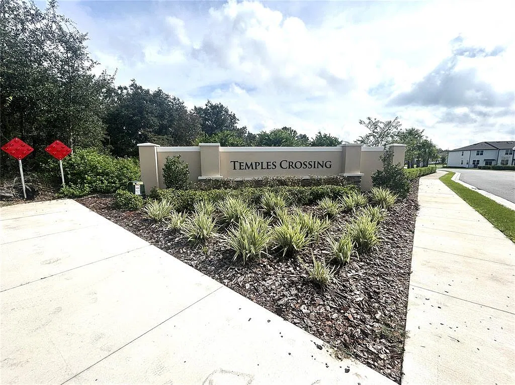 3 bed, 2.0 bath, 1553 sqft, $1,799 — Photo 4