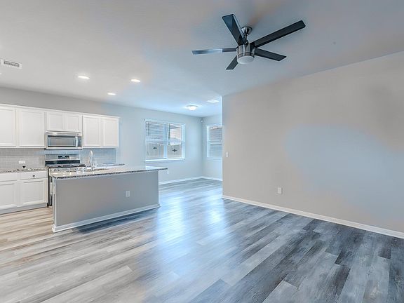 3rd image of 225 Baum Dr