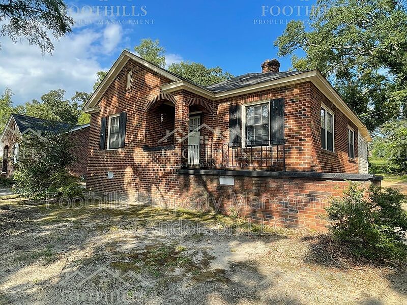 1st image of 1704 Park Dr