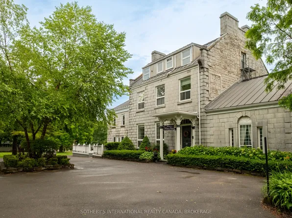 8 Starr Pl, Kingston, ON K7L 4V1
