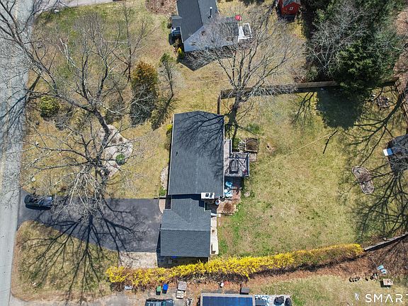 4th image of 82 North Pond Road