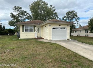 47 Bonaire Dr, Toms River, NJ 08757