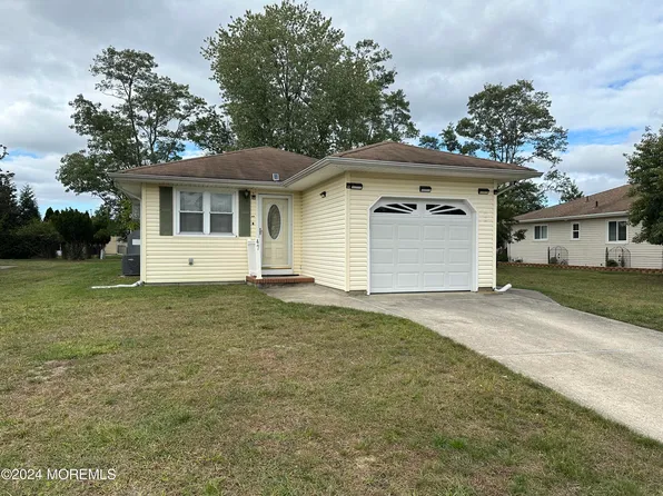 47 Bonaire Drive, Toms River, NJ 08757