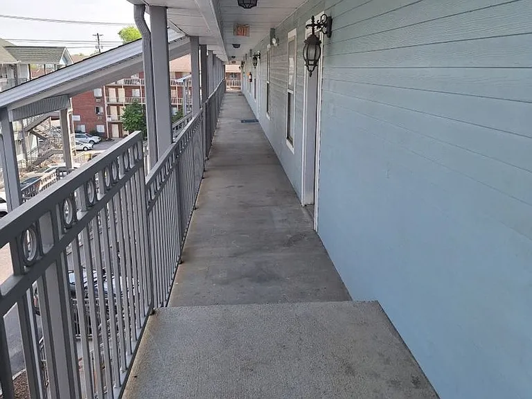 1636 Queen Anne Way — Photo 27