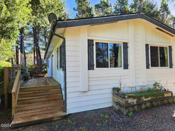 3520 Sea Mist Ave, Depoe Bay, OR 97341