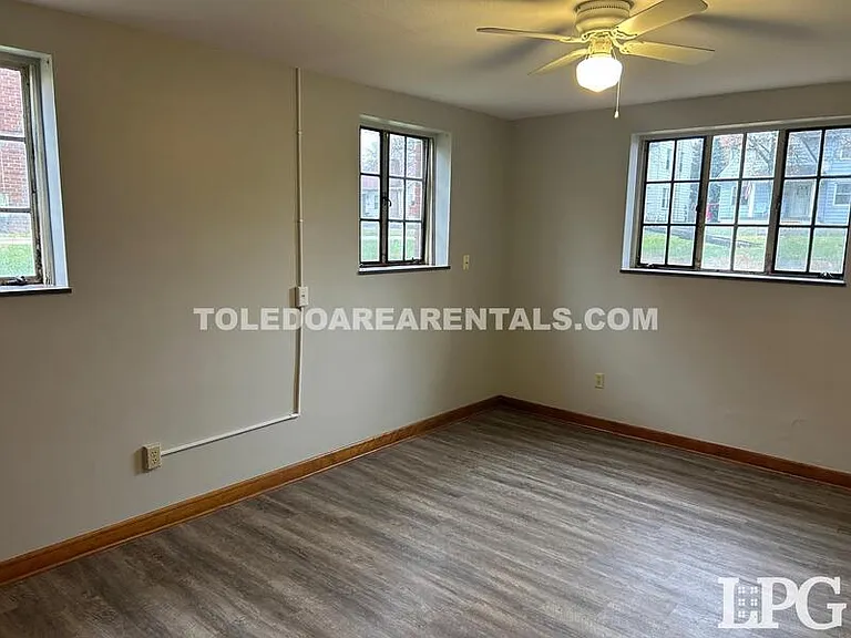 2244 W Sylvania Ave #1 — Photo 10
