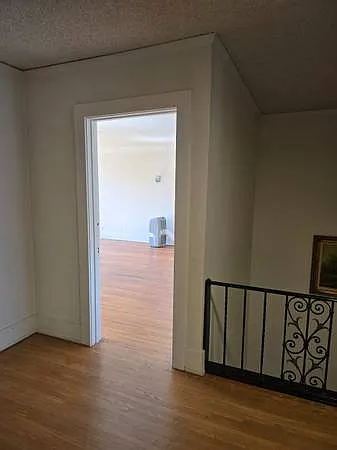 5 bed, 3.5 bath, 4242 sqft, $1,400 — Photo 3