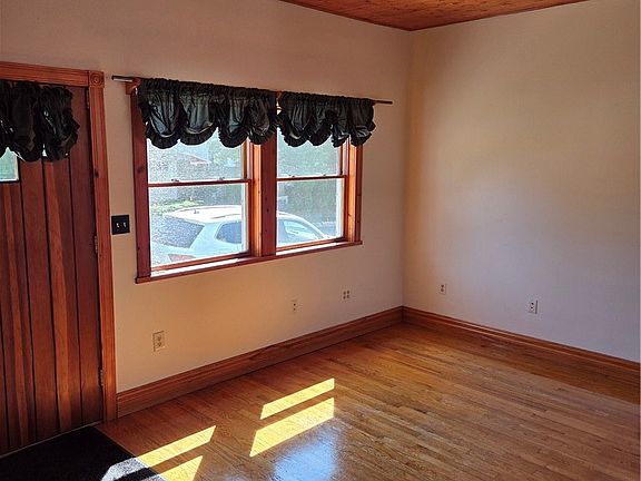 2nd image of 115 Hoeveler St