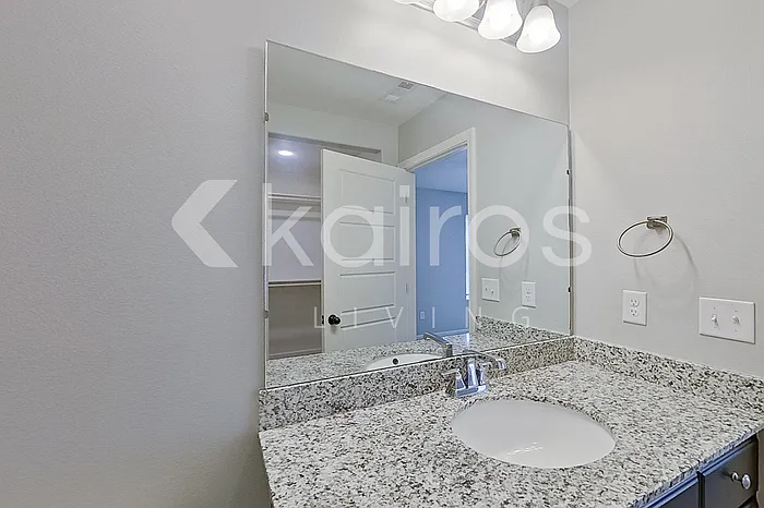 202 Fieldstone Cir — Photo 16