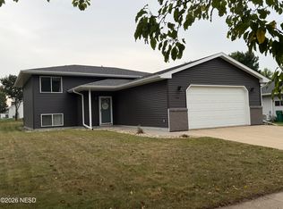 1818 Northridge Dr NE, Watertown, SD 57201