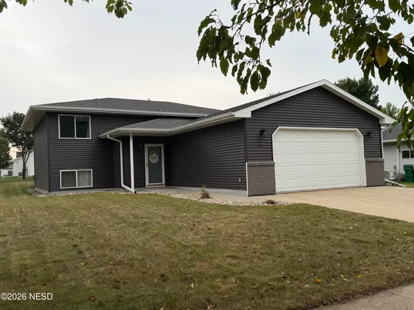 1818 Northridge Dr NE, Watertown, SD 57201