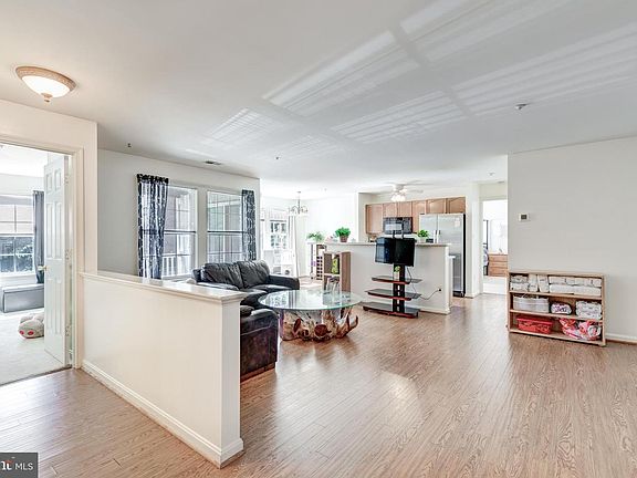 3rd image of 2406 Dominion Dr APT 2A