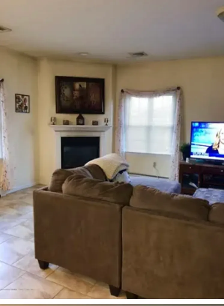 3 bed, 1500 sqft, $3,200 — Photo 3