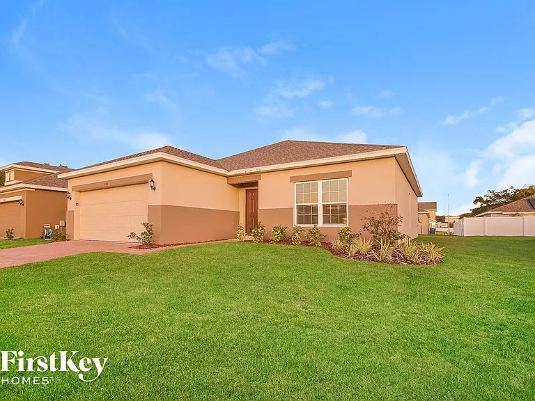 845 Avenal Ln — Photo 2