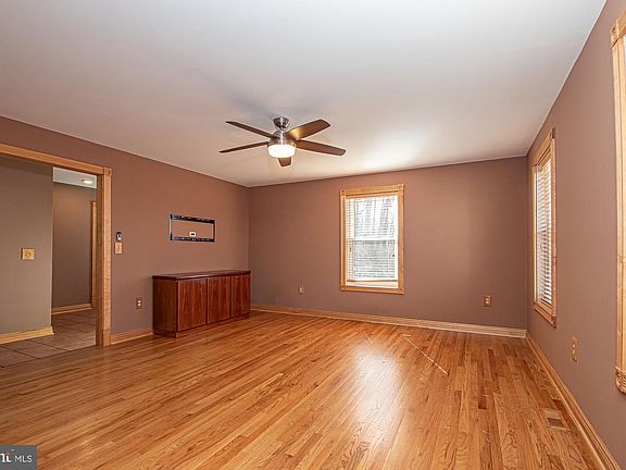 5th image of 664 Brandy Rd