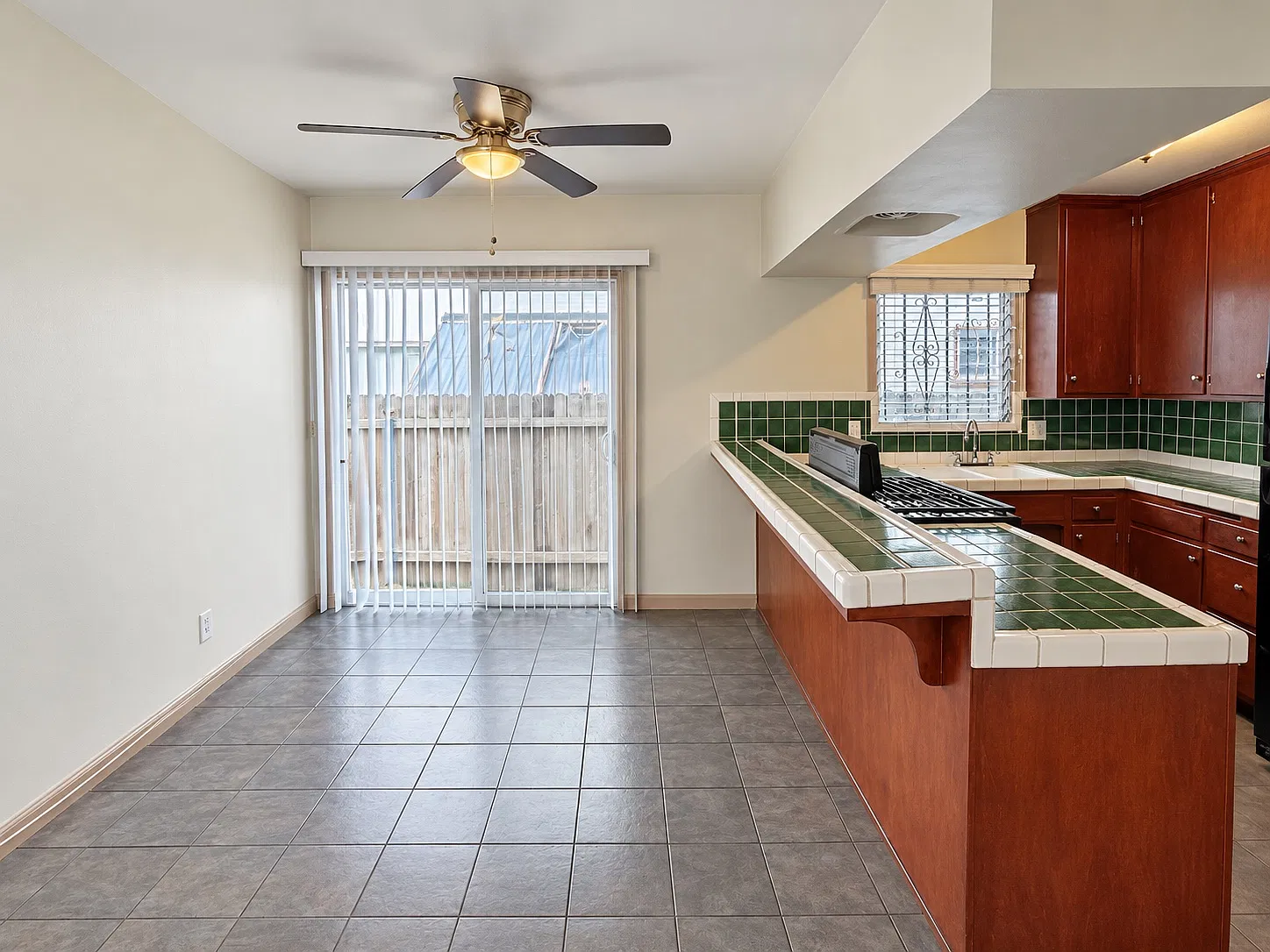 3 bed, 1058 sqft, $2,700 — Photo 4