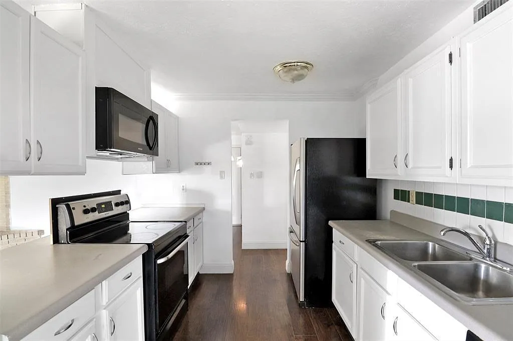 3 bed, 1359 sqft, $1,900 — Photo 4