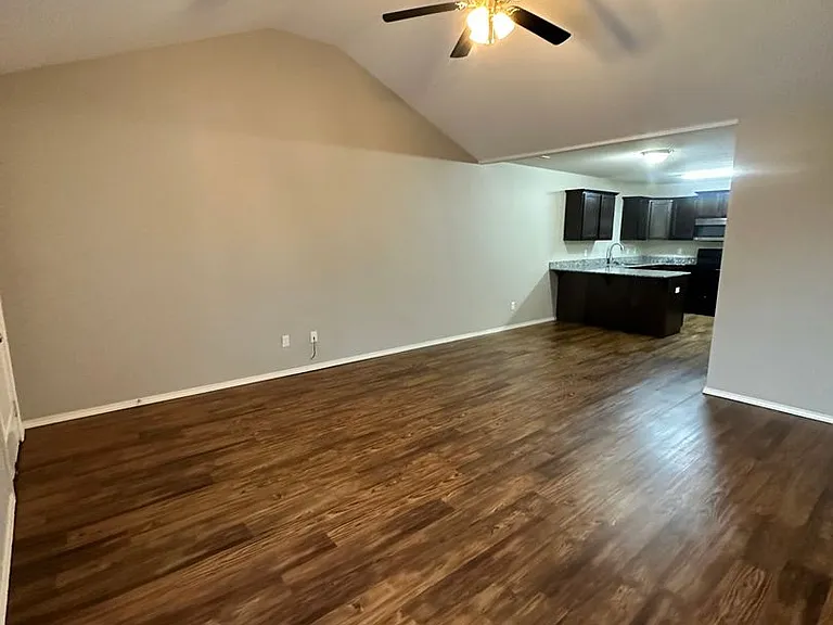 2900 SW Amberwood Ave #2 — Photo 5