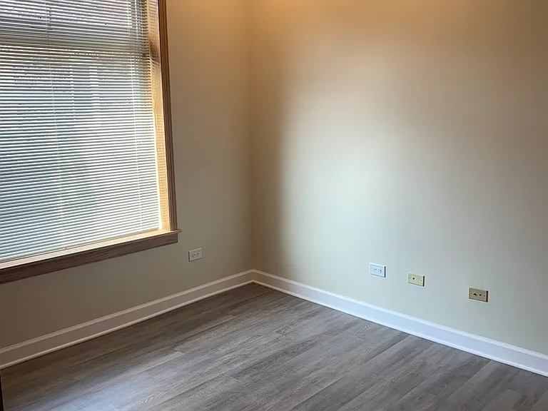 1303 W Flournoy St #2R — Photo 9