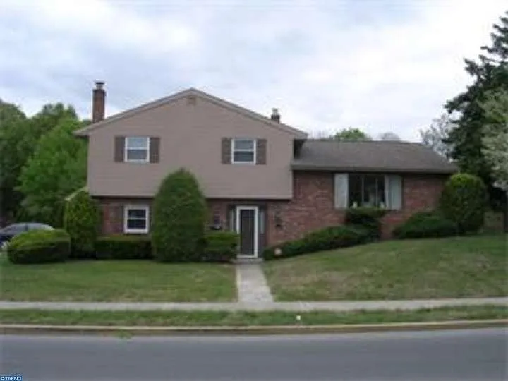 425 Woodside Ave photo 1