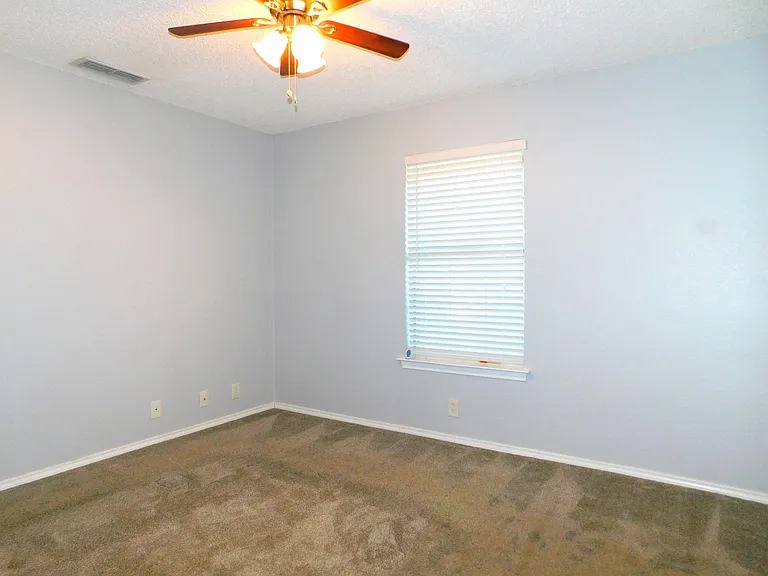 1114 E Mulberry St — Photo 13