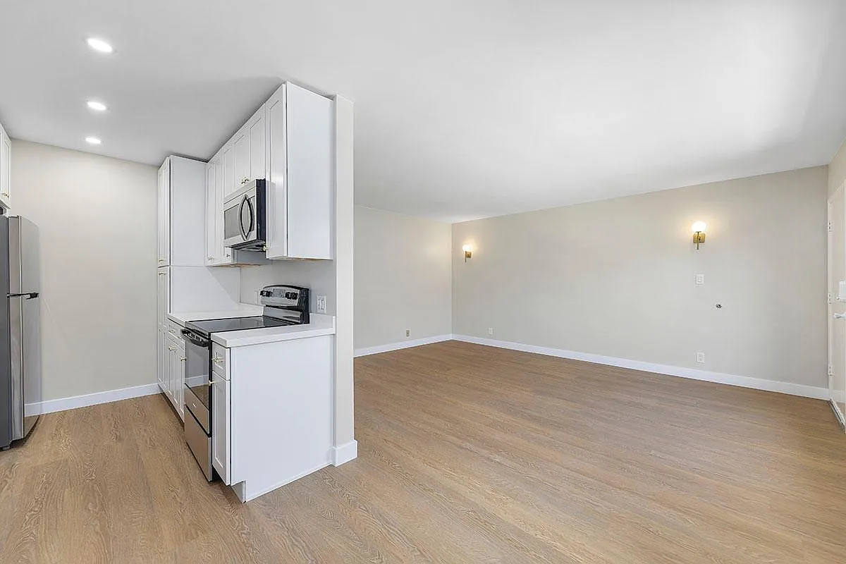 2 bed, 800 sqft, $2,975 — Photo 3
