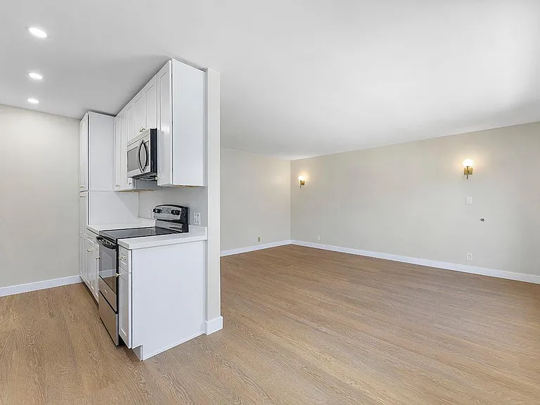 3020 E 3rd St #9 — Photo 3