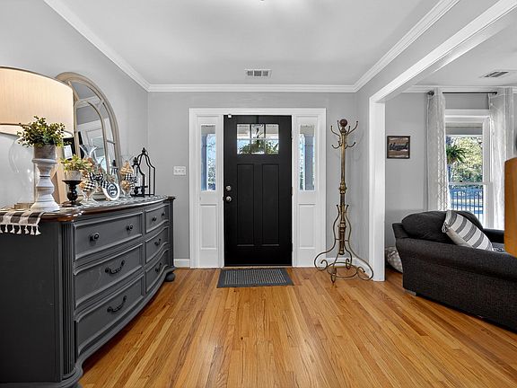 4th image of 106 Lorick Cir